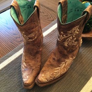 Corral Sniptoe boots!